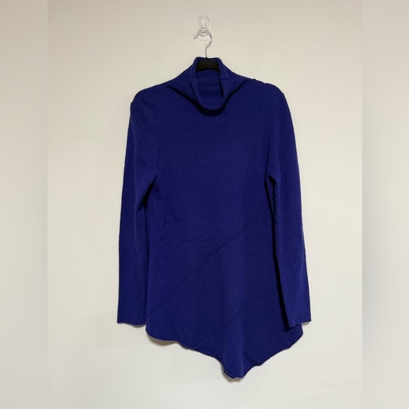 Neiman Marcus Blue Cashmere Turtleneck Sweater Size Large Asymmetrical Cozy - Picture 1 of 11